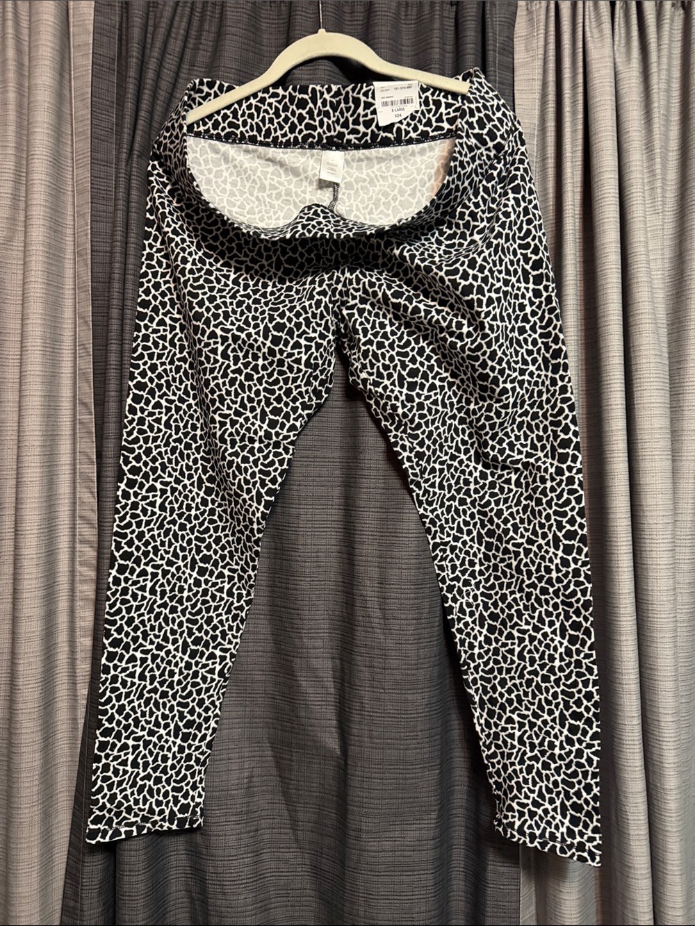 Women’s Black & White Patterned Ankle Length Leggings